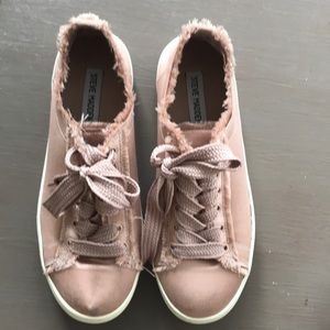 Steve Madden Size 8 Satin Sneakers